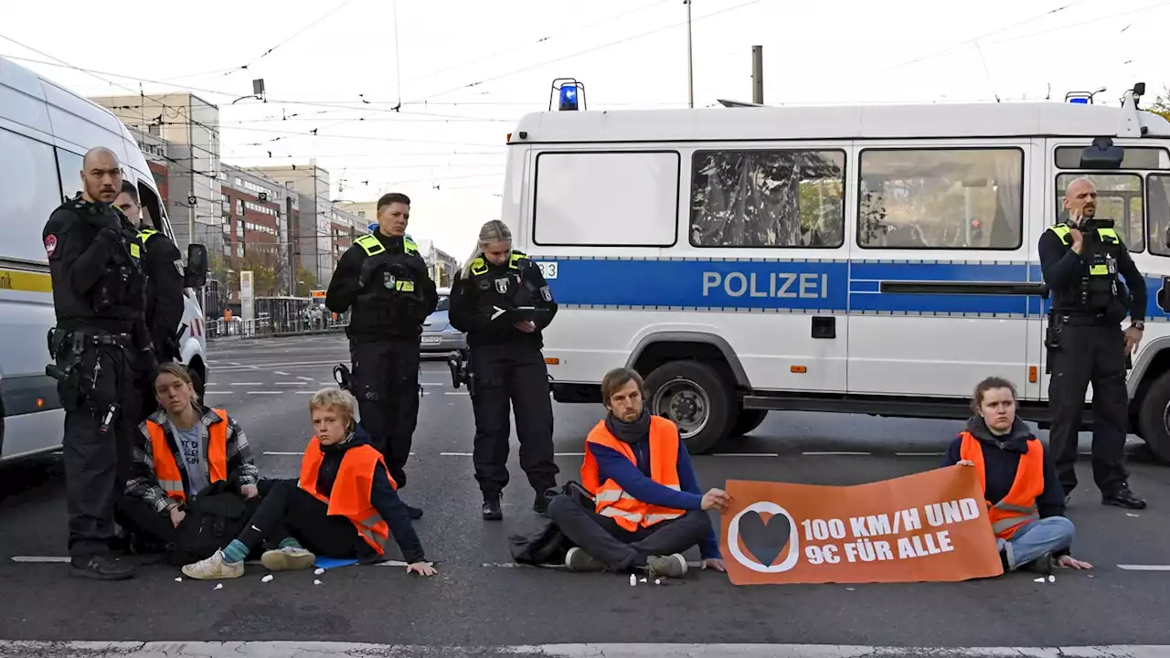 2200 Anzeigen und 600 Bußgeldbescheide gegen Klima-Kleber in Berlin