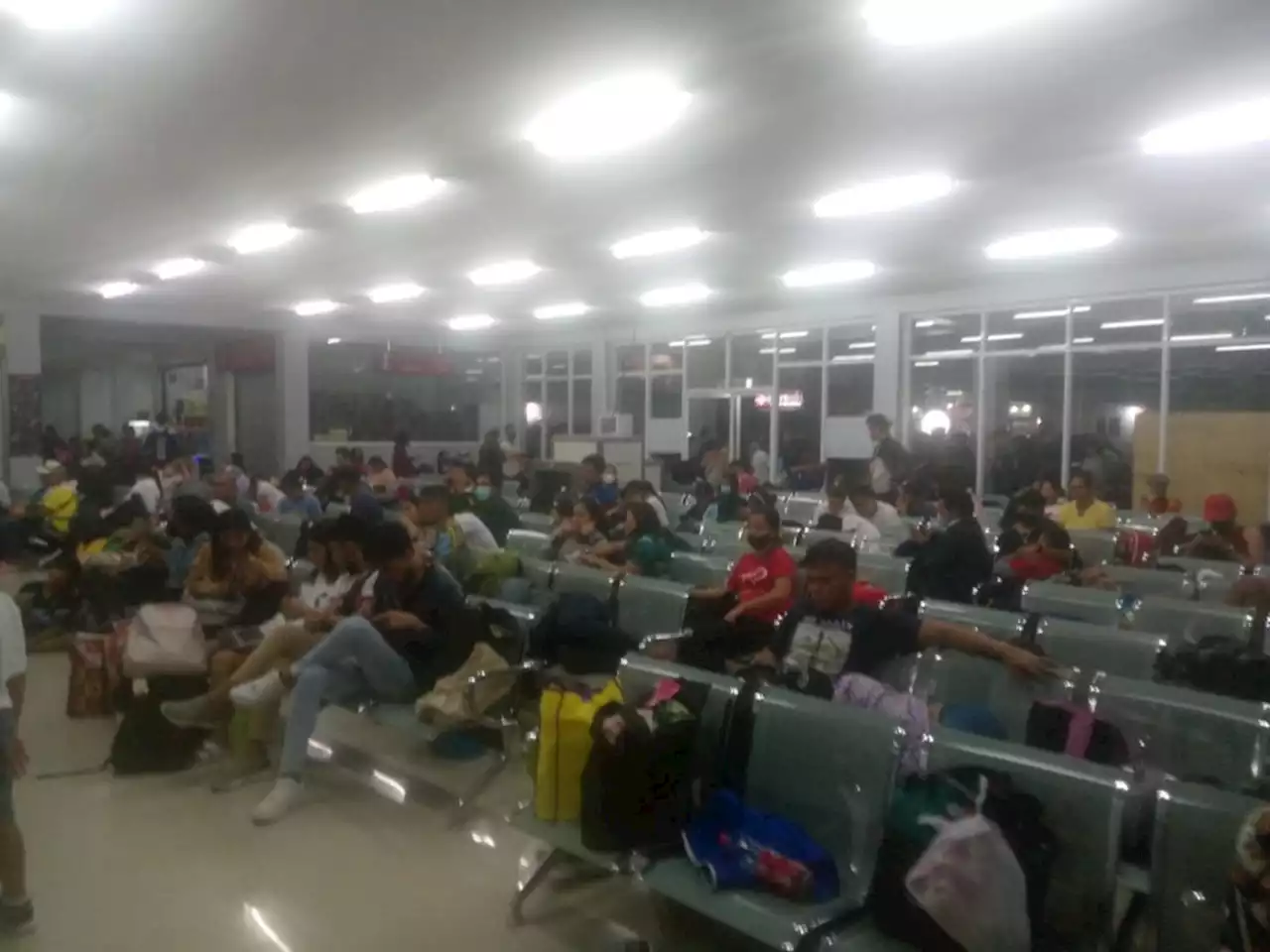 Hundreds remain stranded in Cebu ports due to bad weather