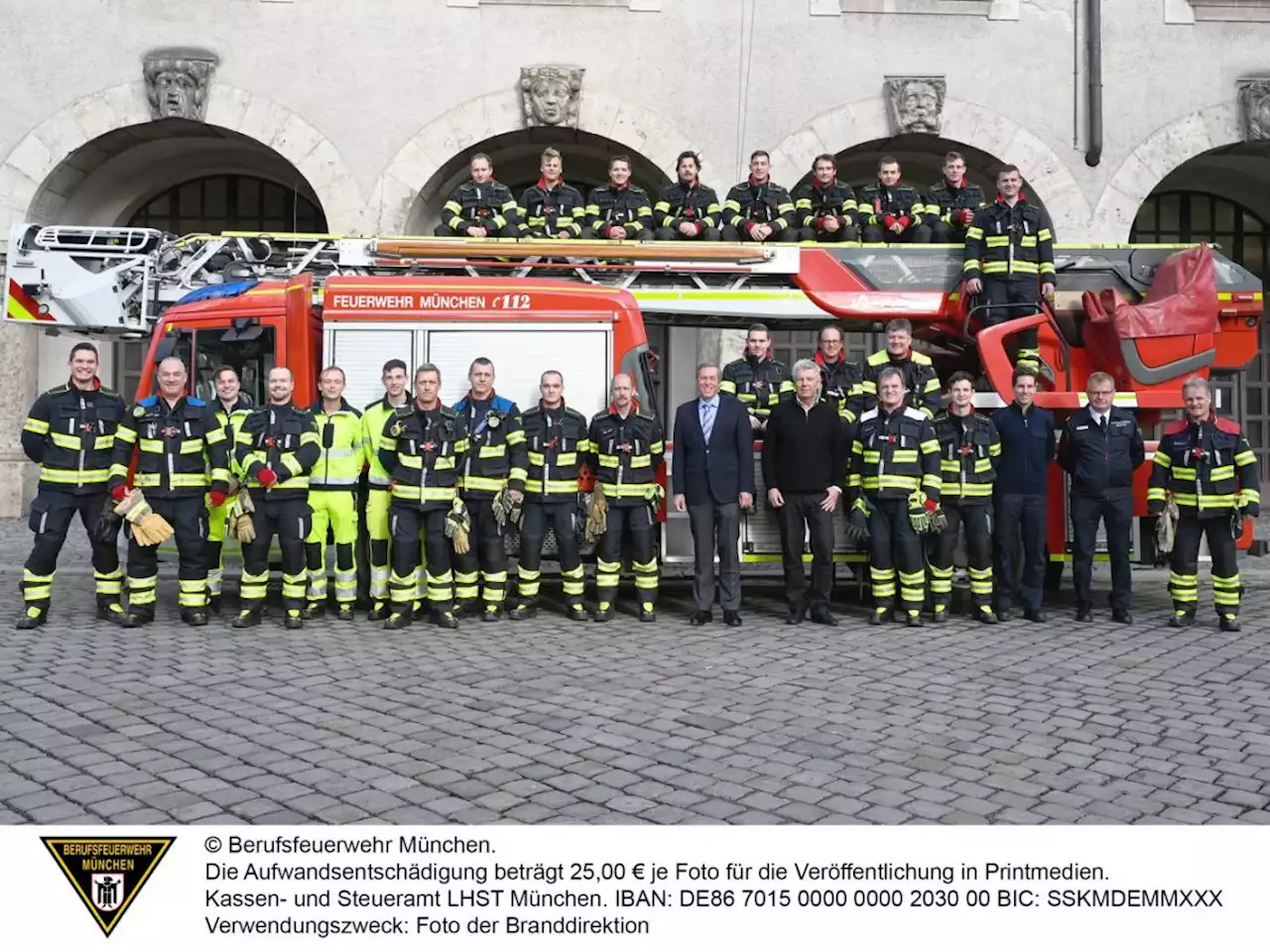 Weihnachtsbesuch von OB Reiter in der Hauptfeuerwache (Altstadt) --- (Cityreport24-Nachrichtenblog)