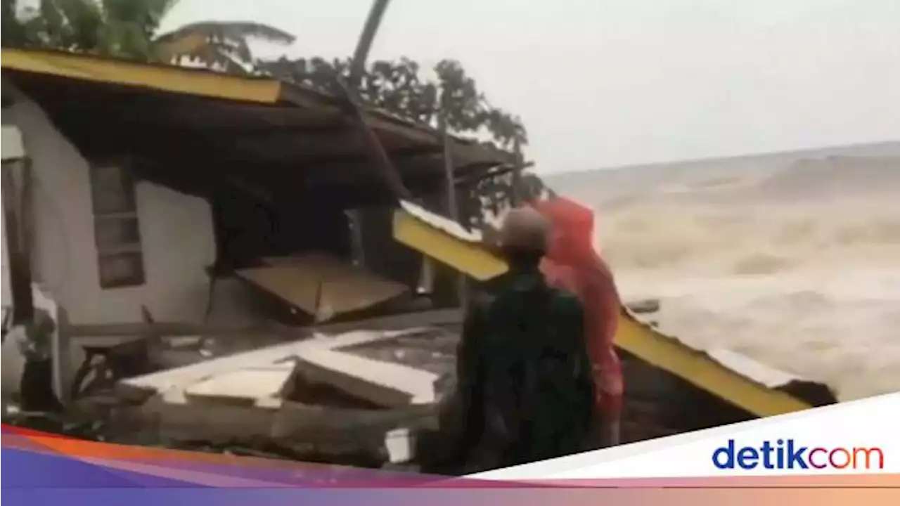 Banjir Rob Terjang Permukiman di Majene Sulbar, Seorang Warga Tewas