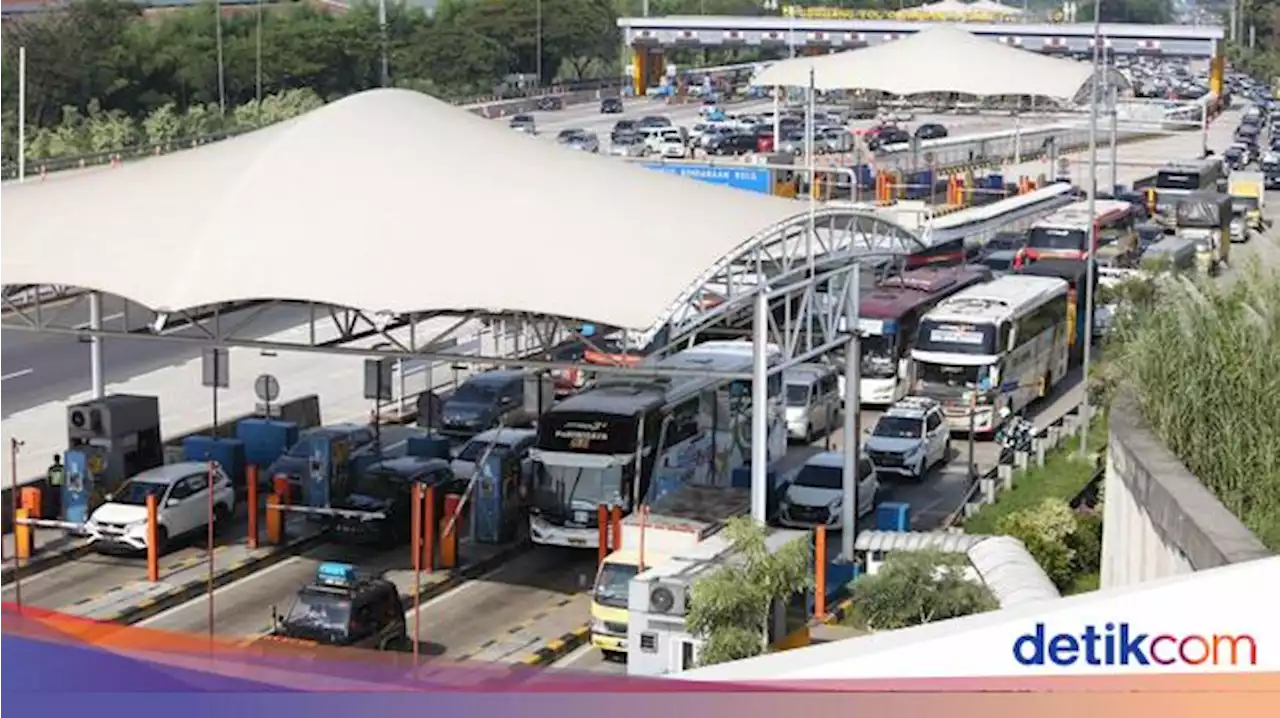 Volume Kendaraan di Tol Cikampek Meningkat, Contraflow Masih Berlaku