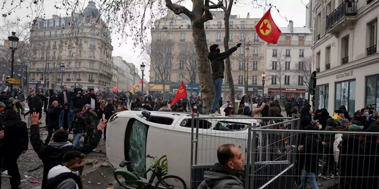 Ci sono stati scontri con la polizia durante la manifestazione dei curdi a Parigi - Il Post