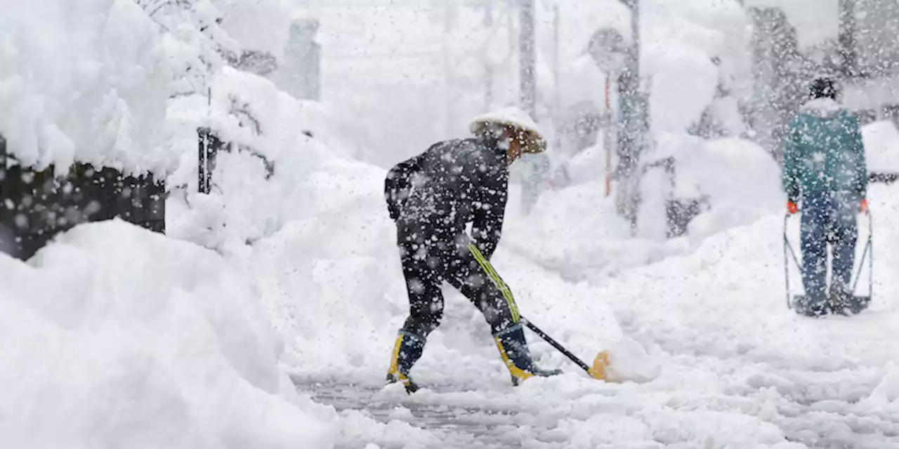 In Giappone le forti nevicate hanno causato almeno 13 morti e decine di feriti - Il Post