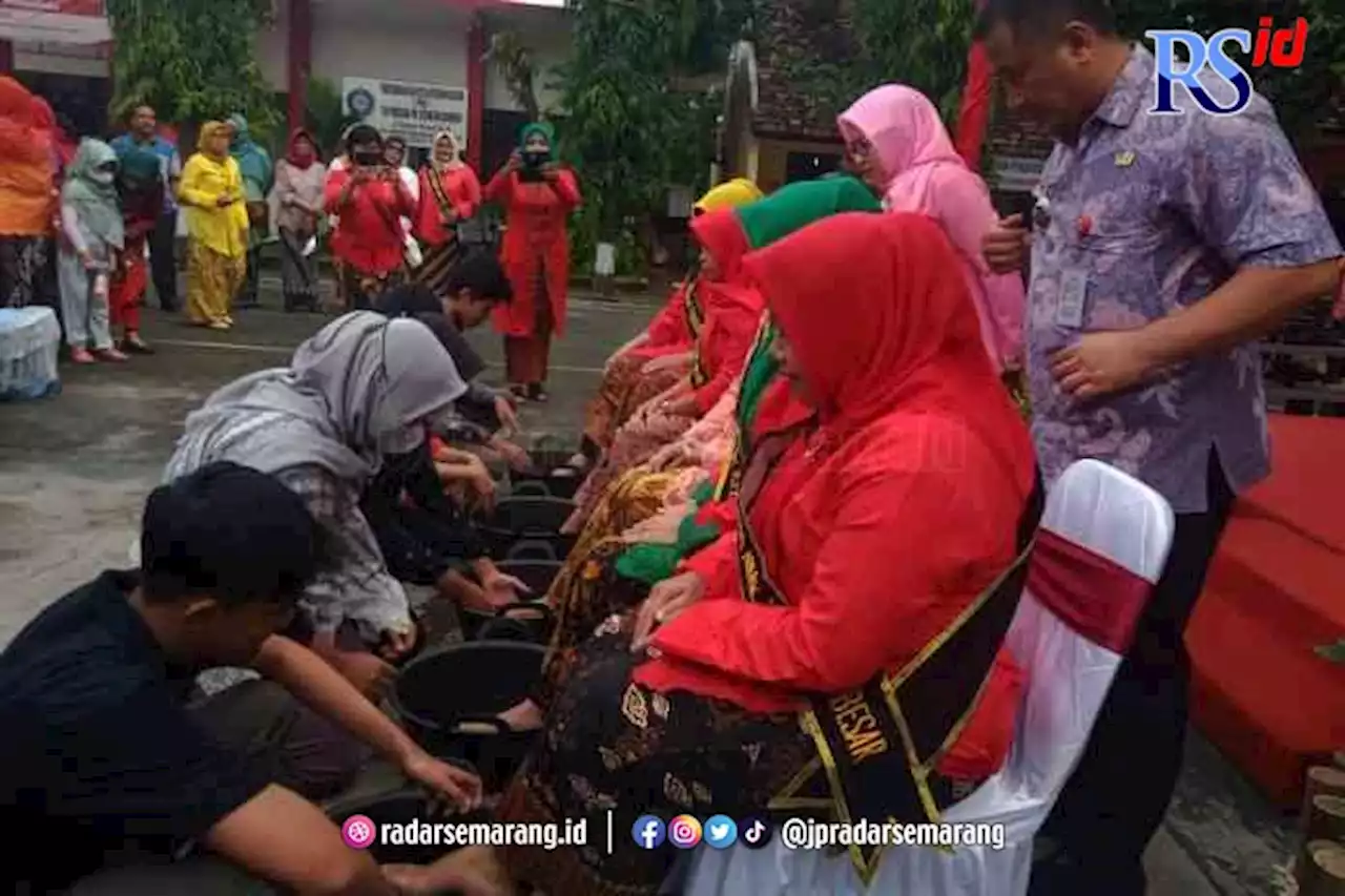 Melongok Peringatan Hari Ibu di Kecamatan Gayamsari, Semarang