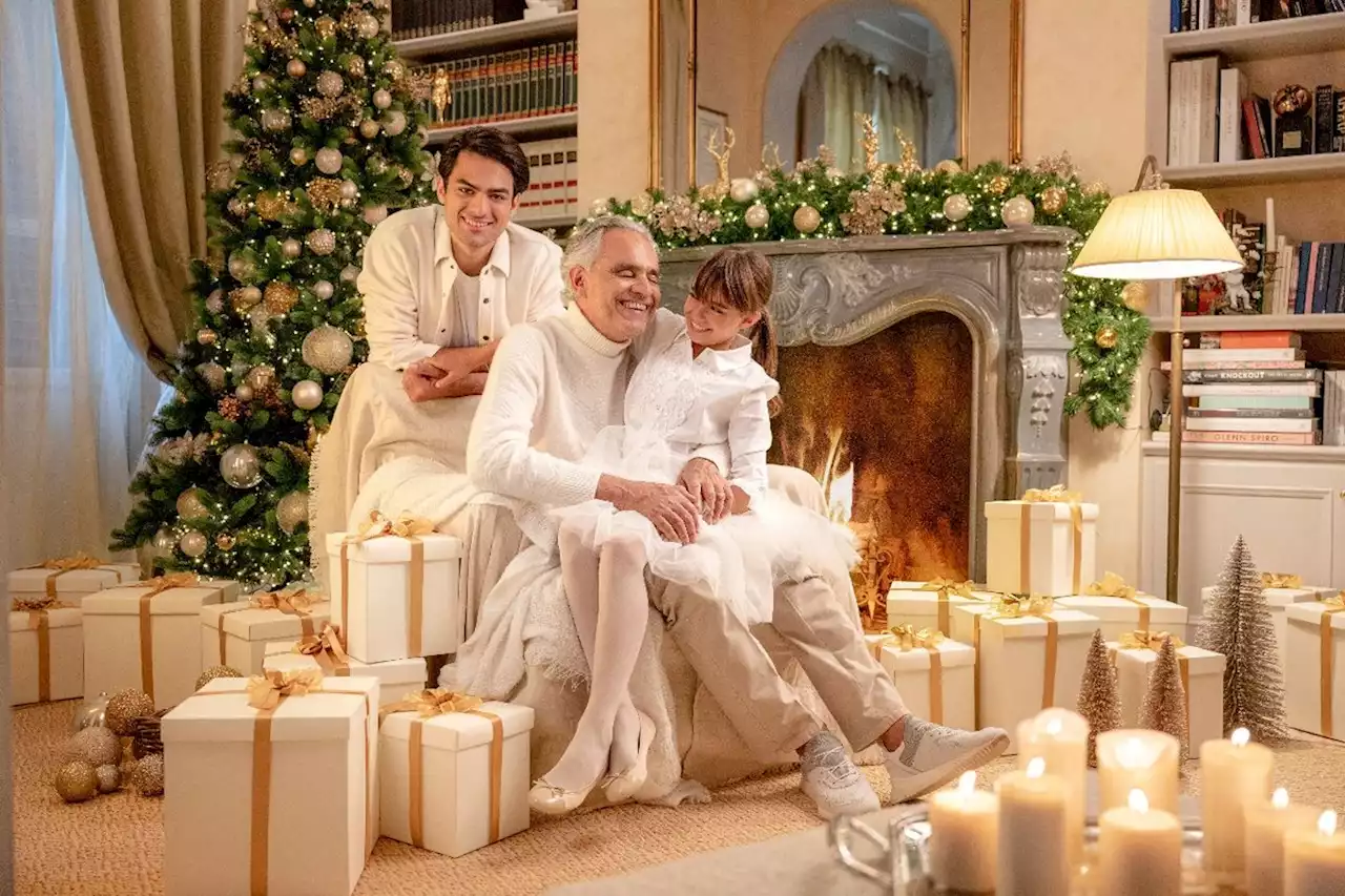 Andrea Bocelli se une aos filhos em álbum de Natal e fala sobre Brasil: 'Amo e frequento o repertório brasileiro desde menino'