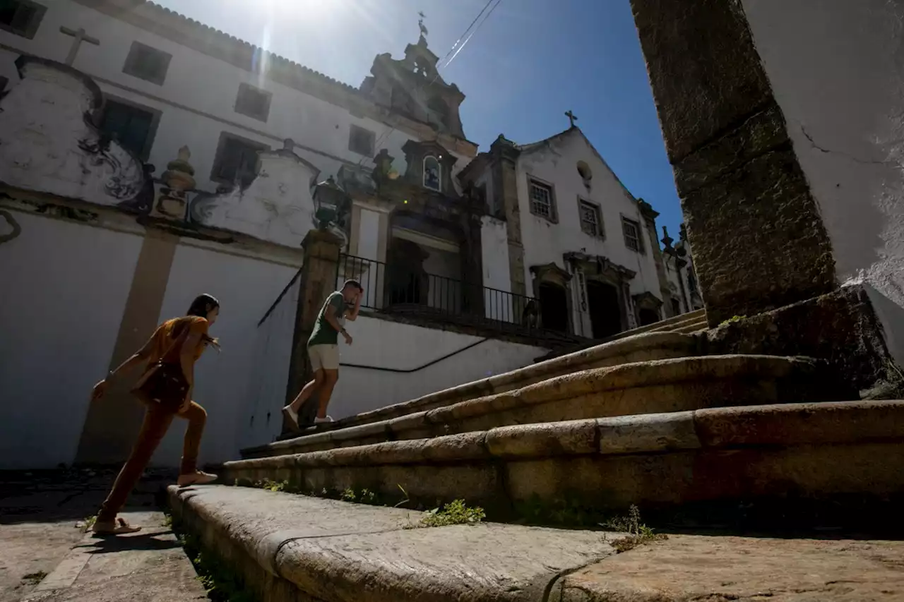 Para além dos 382 degraus da Igreja da Penha, escadarias cariocas unem devoção e sacrifício