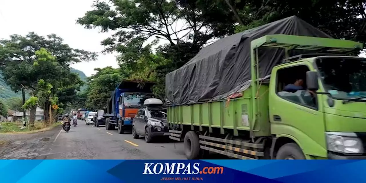 Banjir Rob di Situbondo, Kendaraan yang Hendak ke Bali Sempat Tersendat