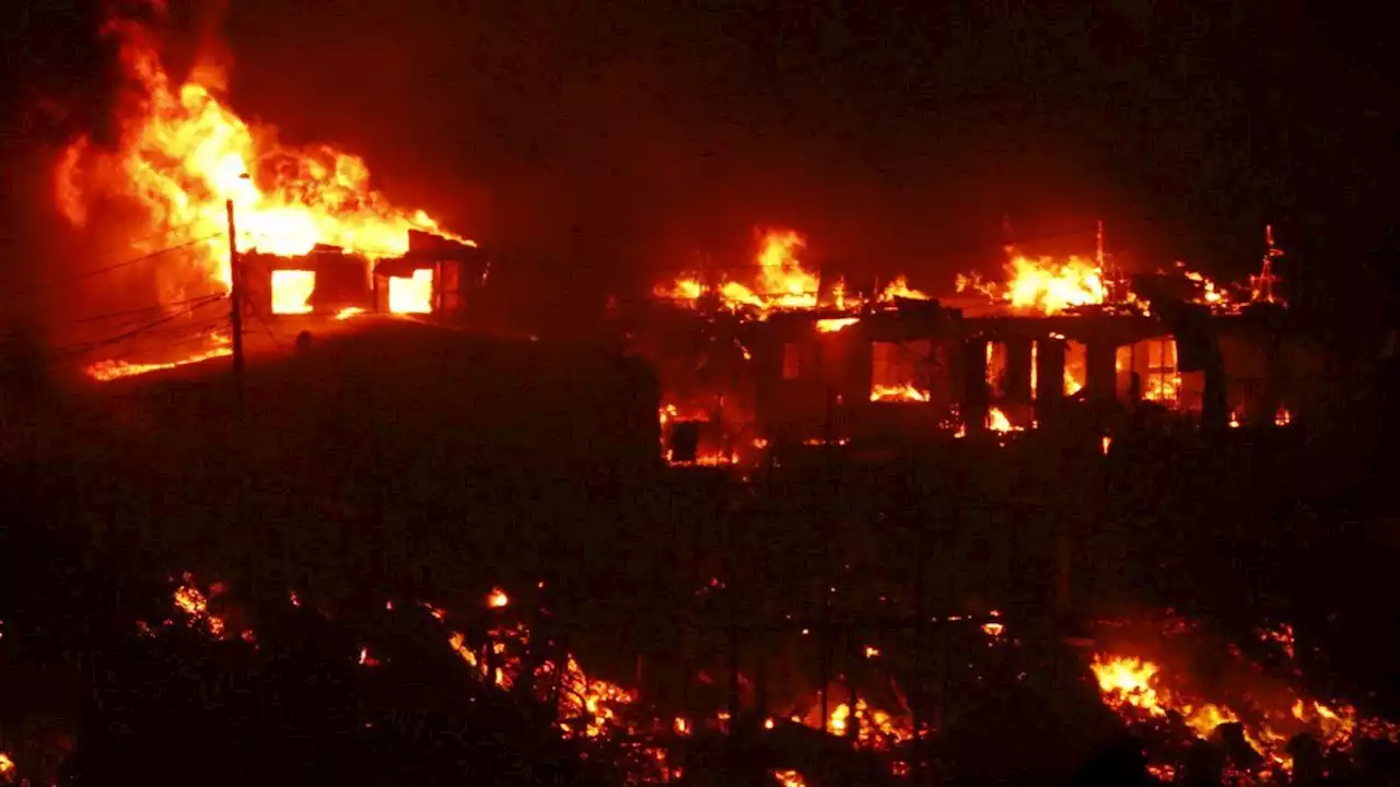 Chile: impactante incendio en Viña del Mar deja dos muertos y 500 casas destruidas