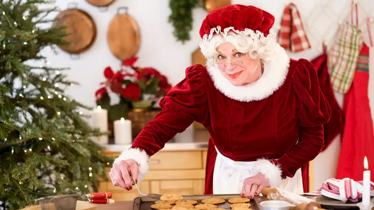 Questions Reporters Ask Mrs. Claus That They Would Never Ask Mr. Claus