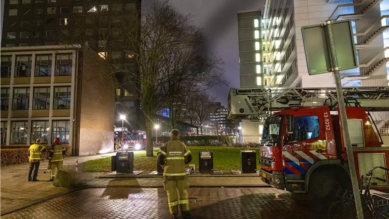 Vier woningen onbewoond geraakt door grote brand in flat aan de Pierre Lallementstraat Amsterdam