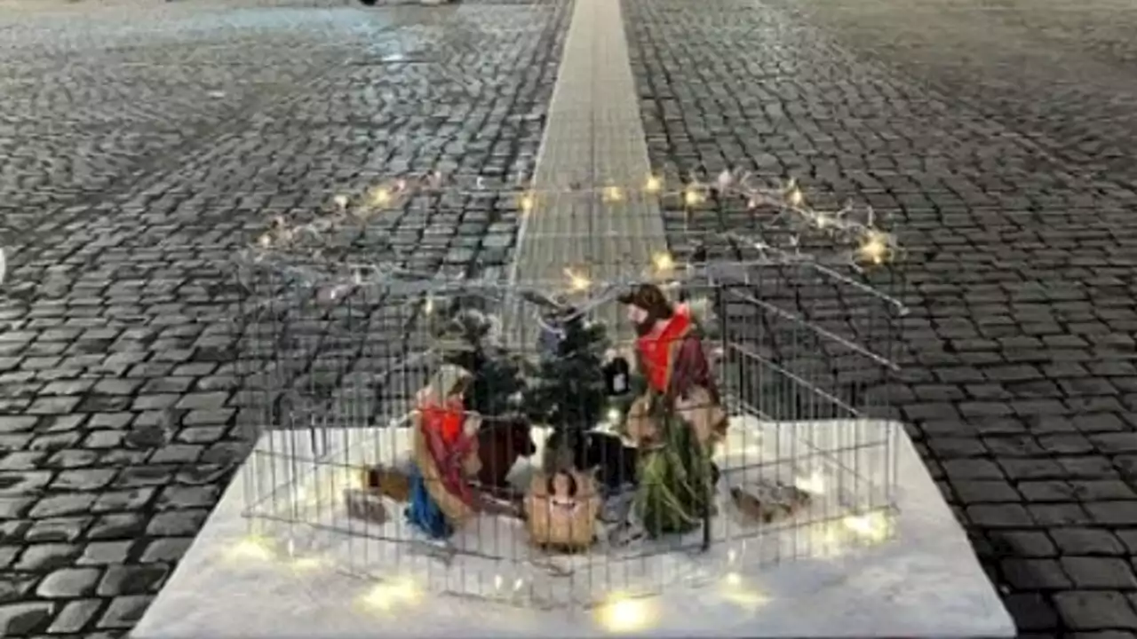 Il presepe dei migranti in piazza San Pietro: l'opera di Harry Greb per i richiedenti asilo