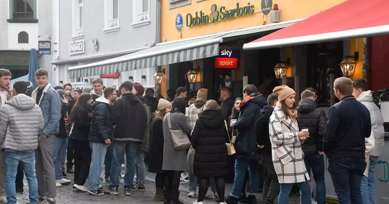 In der Altstadt: Für viele Besucher eine Tradition: Der Heiligmorgen in Saarlouis (mit Bildergalerie)