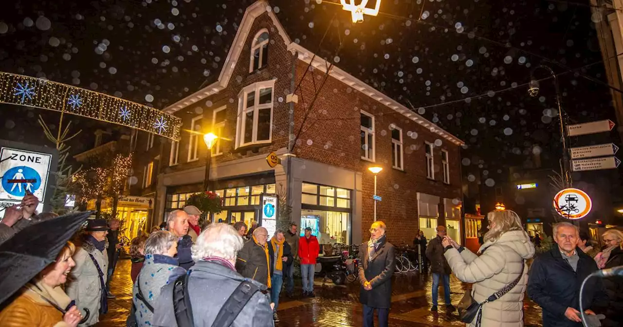 Almelose stadspoort zet de bezoeker in het licht, en wordt zelf ook goed bewaakt