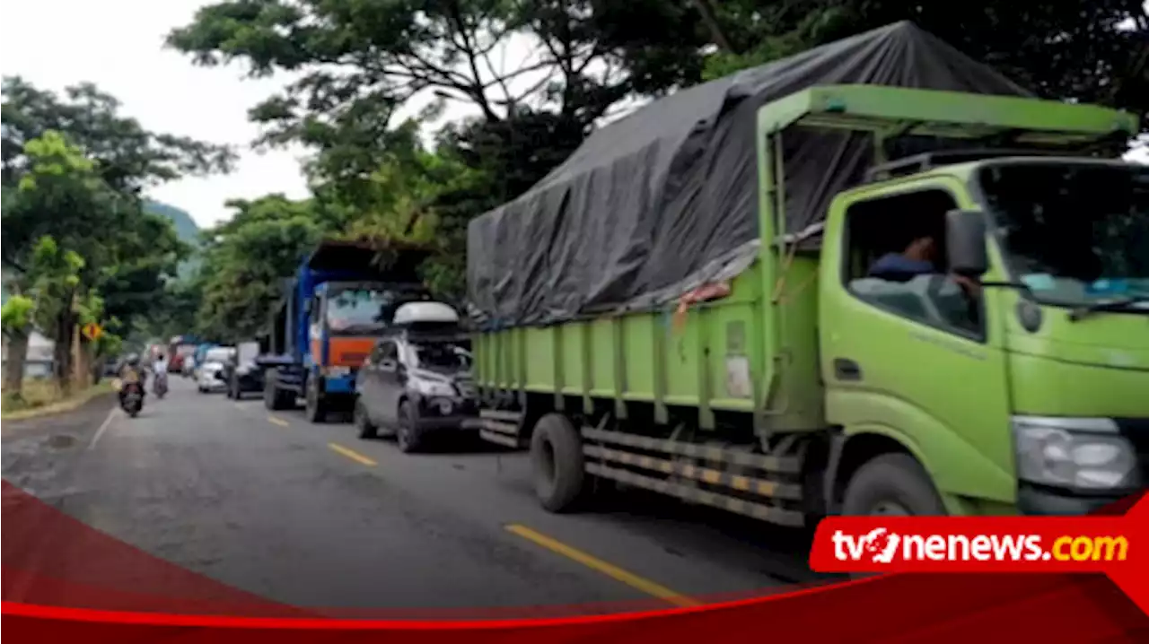 Dampak Banjir Rob di Situbondo, Lalu Lintas Kendaraan ke Pelabuhan Ketapang Banyuwangi Macet Selama 5 Jam