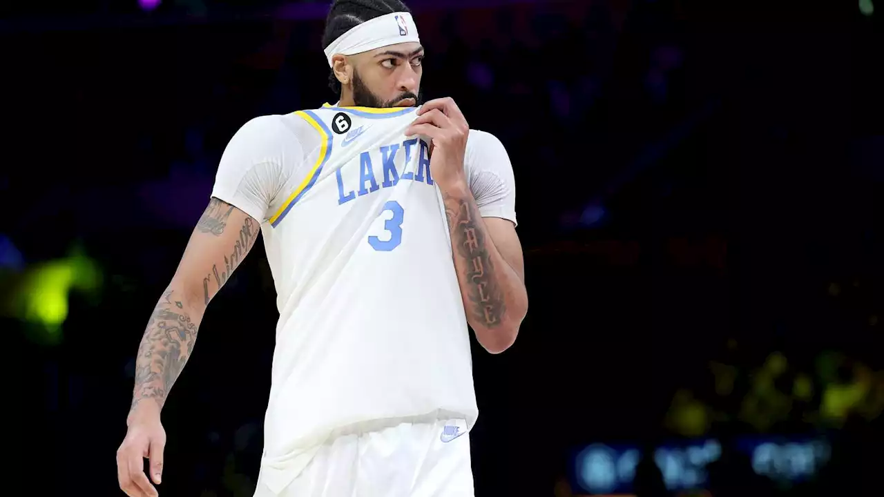 Lakers' Anthony Davis now out indefinitely with stress injury in foot