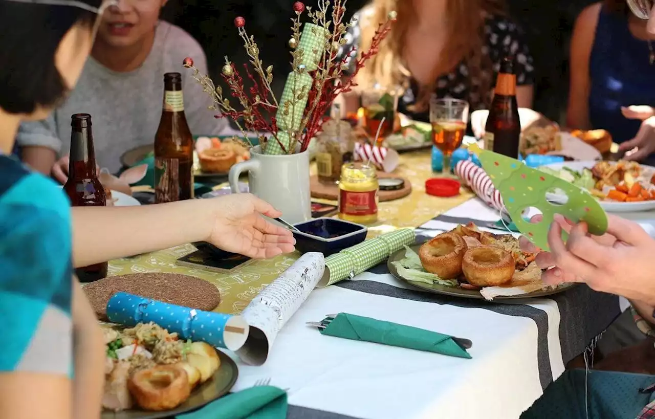 Ils préfèrent passer Noël avec leurs amis plutôt qu’avec leur famillle