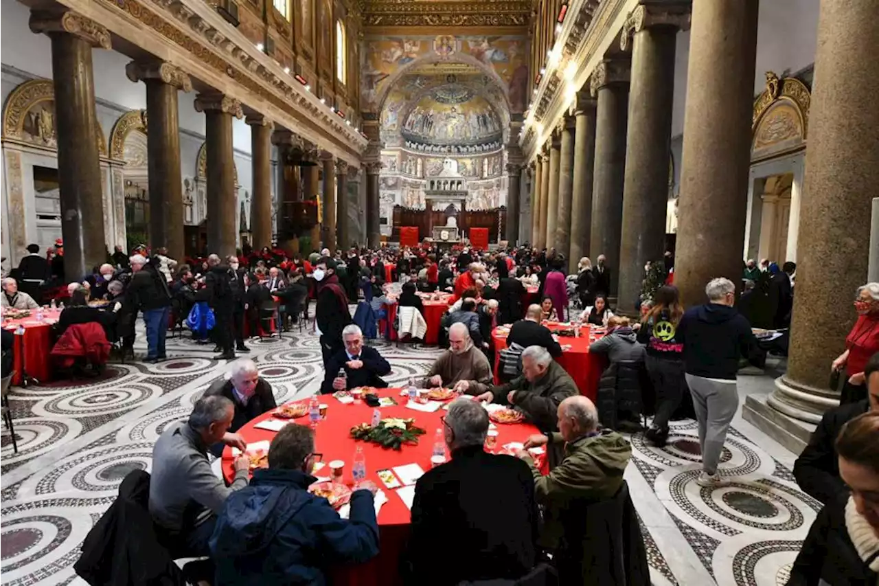 In 300 al pranzo della Comunità Sant'Egidio a Santa Maria in Trastevere