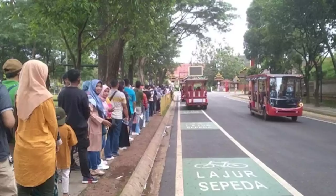 Libur Natal, Shuttle Bus Listrik di TMII Tak Mampu Layani Lonjakan Pengunjung