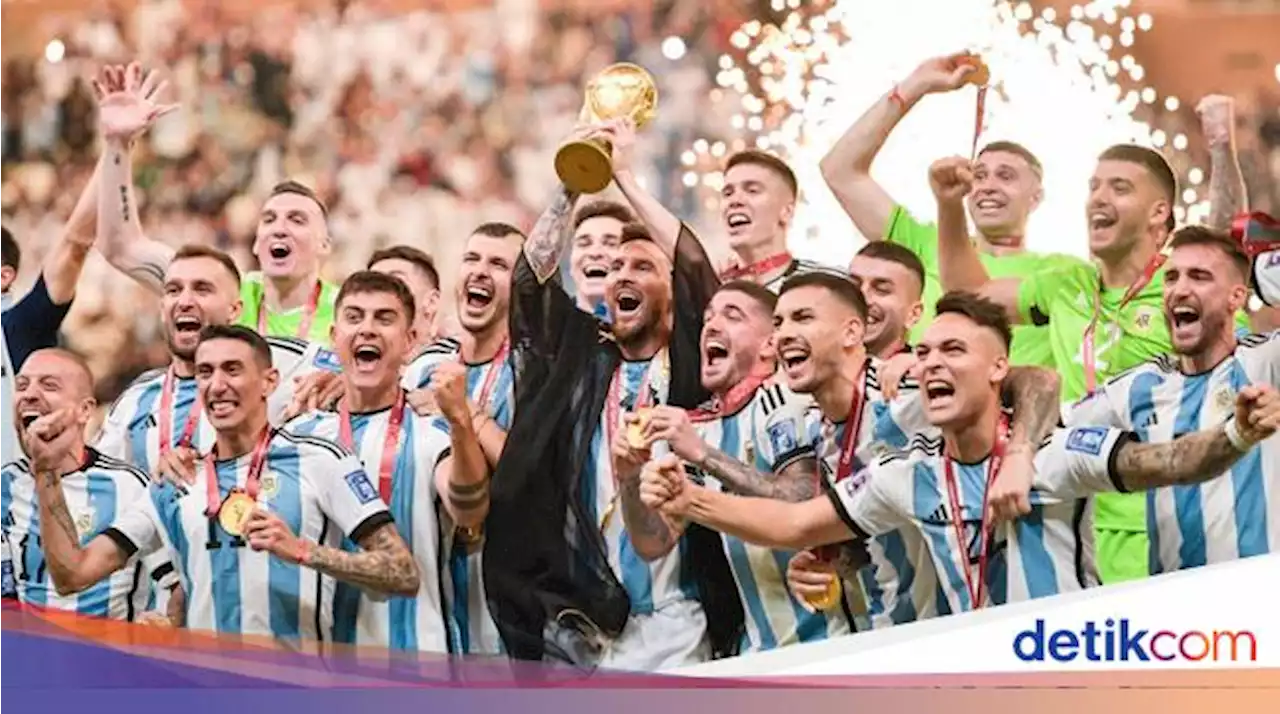 Pesan Natal Timnas Argentina: Trofi Piala Dunia Jadi Kado!