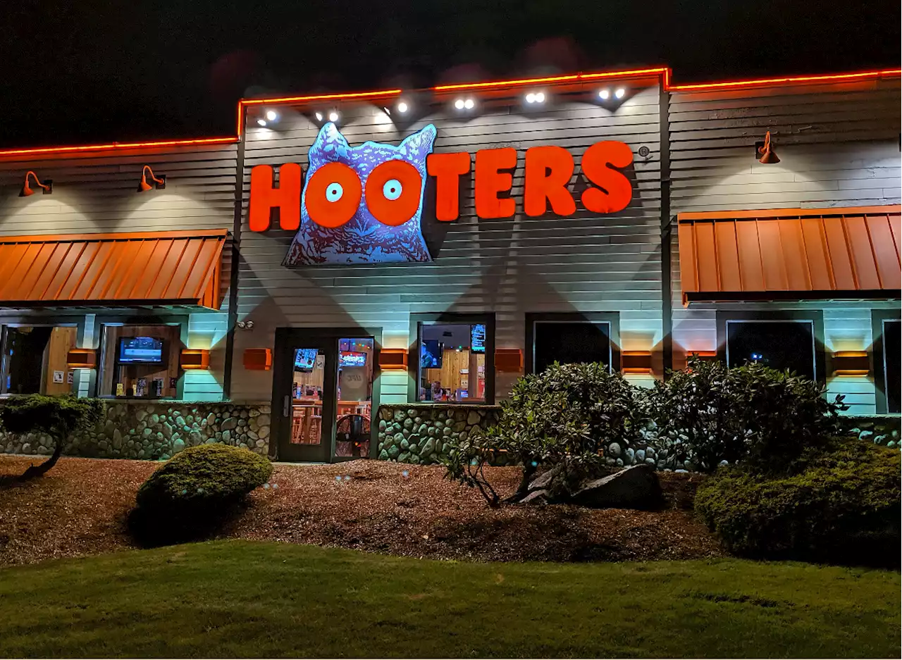 8 Strict Rules That Have Gotten Hooters Girls Fired — Eat This Not That