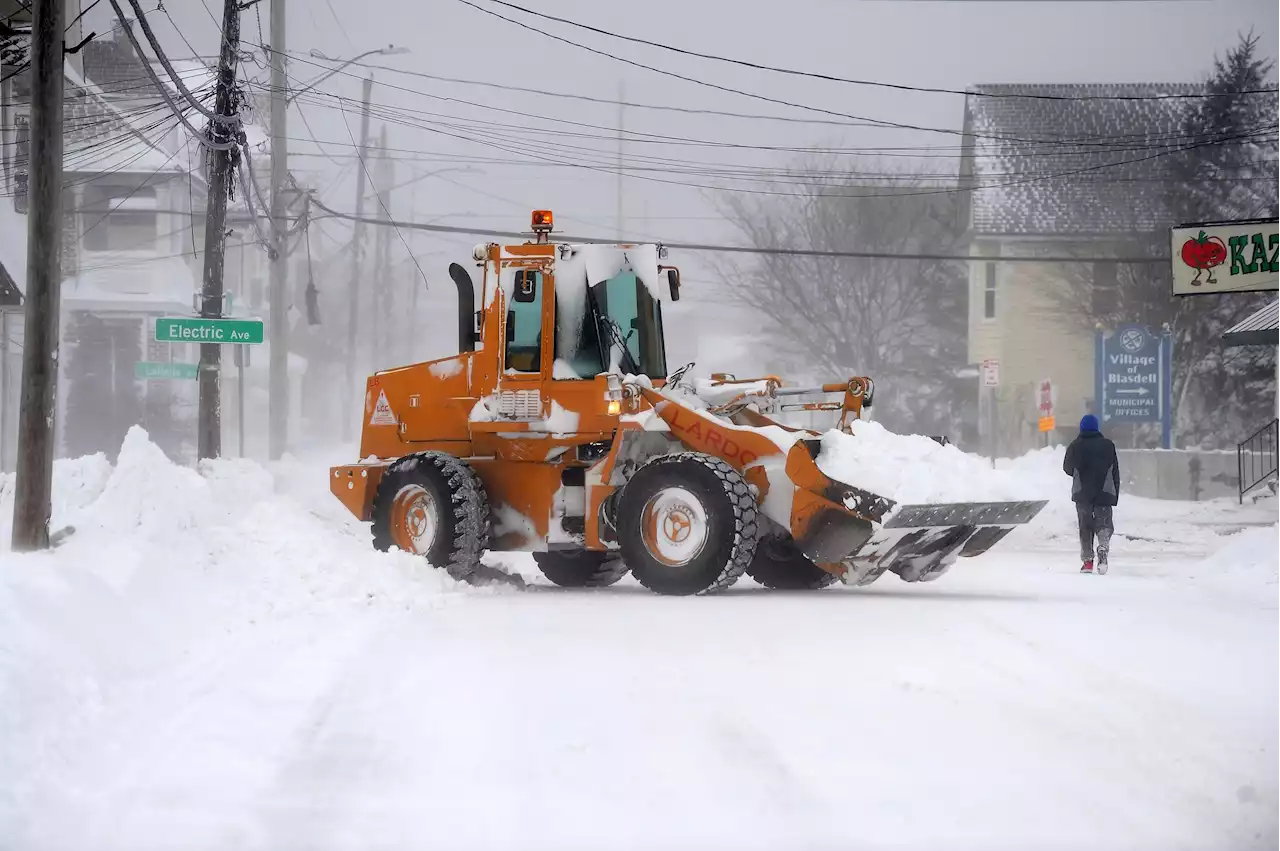 Winter Storm Update: Nearly 200,000 Homes Without Power, 1,400+ Flights Canceled On Christmas Day