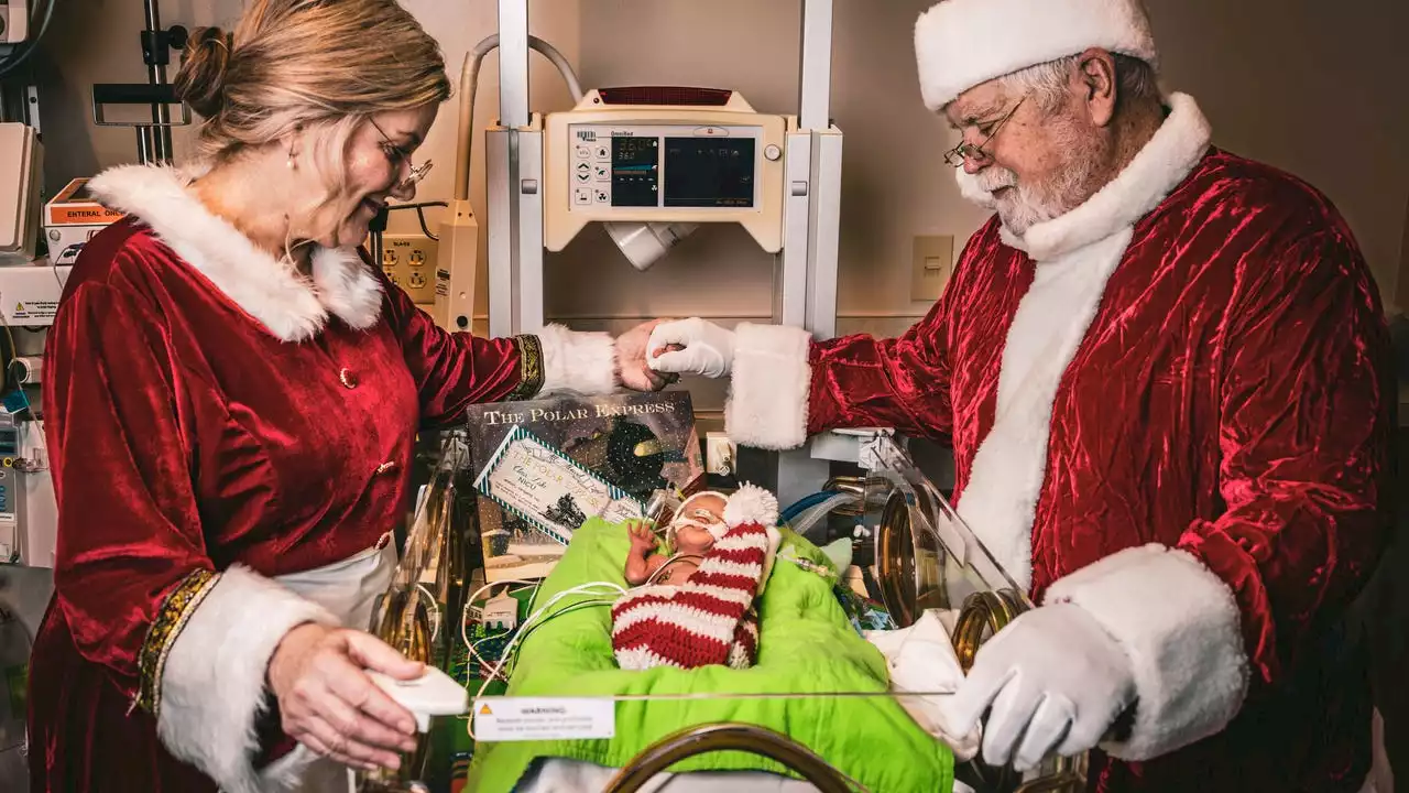 Santa, Mrs. Claus visit Houston NICU babies to bring them holiday cheer