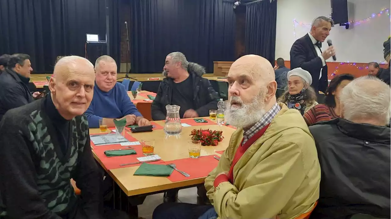 Noël solidaire : on a partagé un réveillon du Secours Catholique à Paris