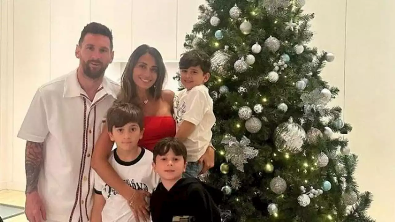 Neymar, Messi, Giroud: gli auguri e le foto di Natale dei campioni