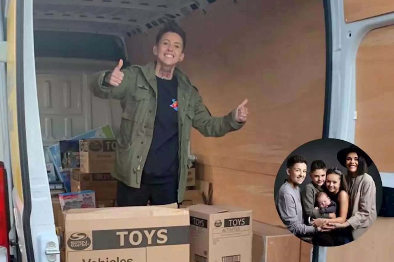 Scottish TikTok stars give donation of toys to Glasgow children's service