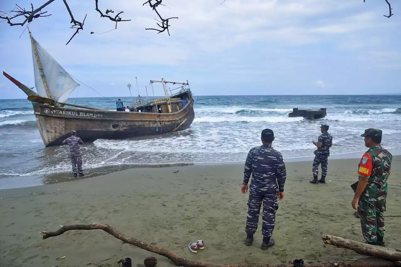 Rohingya Muslim refugees land on Indonesia beach after weeks at sea