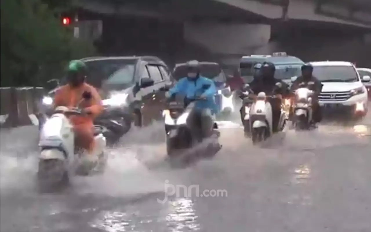 Prakiraan Cuaca Bali Minggu (25/12): Hujan Seharian, Waspada Banjir, Longsor & Pohon Tumbang