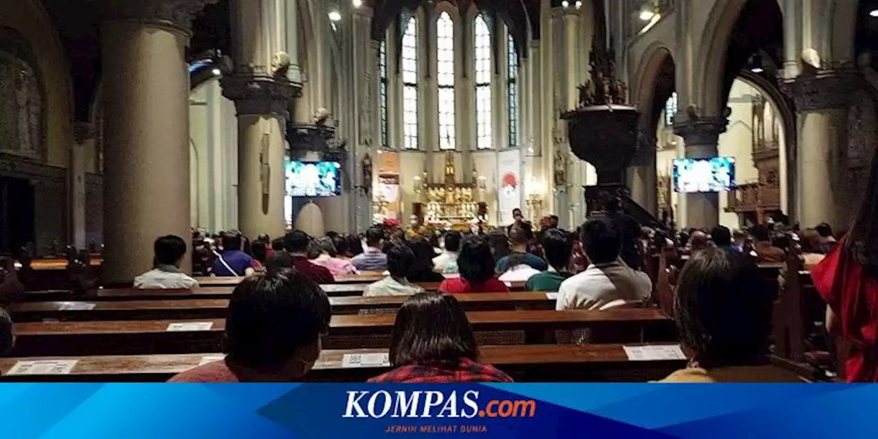 Khusyuknya Jemaah Lansia Rela Ikut Misa di Katedral Jakarta hingga Malam