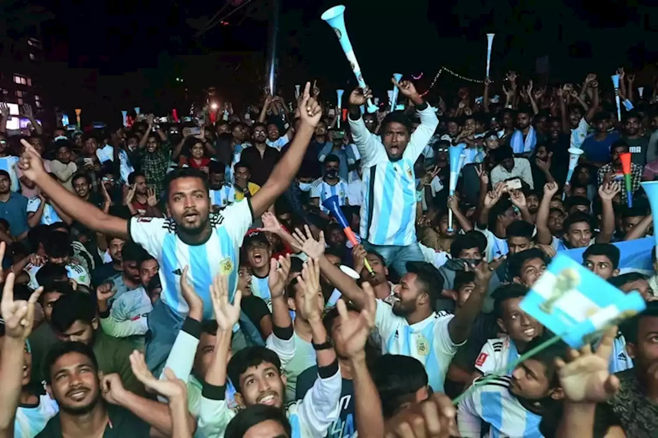 El fenómeno Mundial: Bangladesh le pedirá a la Argentina llevar la Copa de Qatar a su país para continuar con los festejos