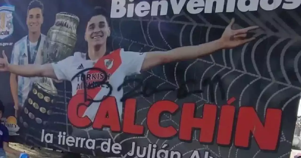 Vandalizaron el cartel homenaje a Julián Álvarez en Calchín | Fútbol | La Voz del Interior