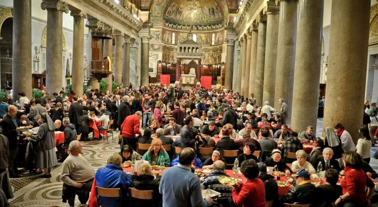 Natale, in 300 al pranzo della Comunità di Sant'Egidio a Santa Maria in Trastevere