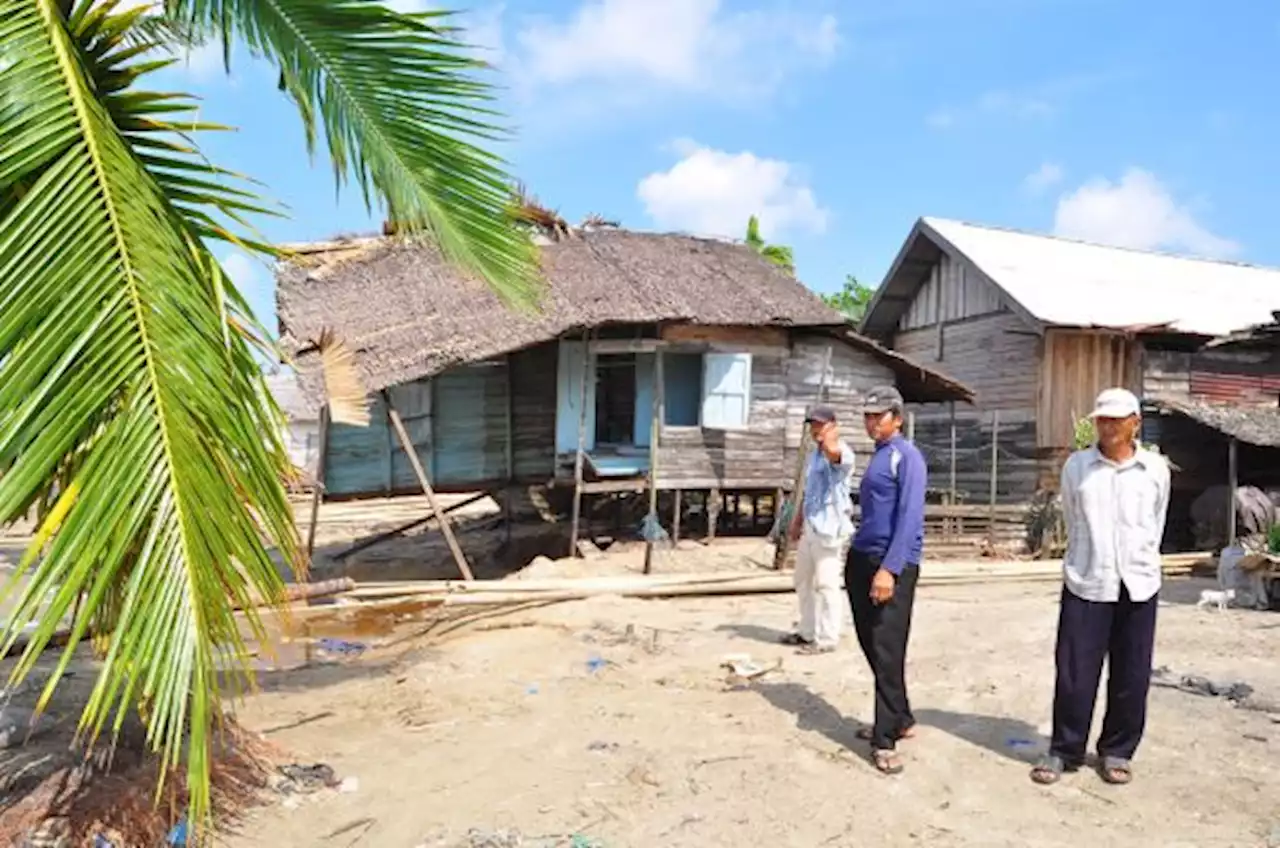 Rob Terjang Pesisir Tanah Bumbu Kalsel