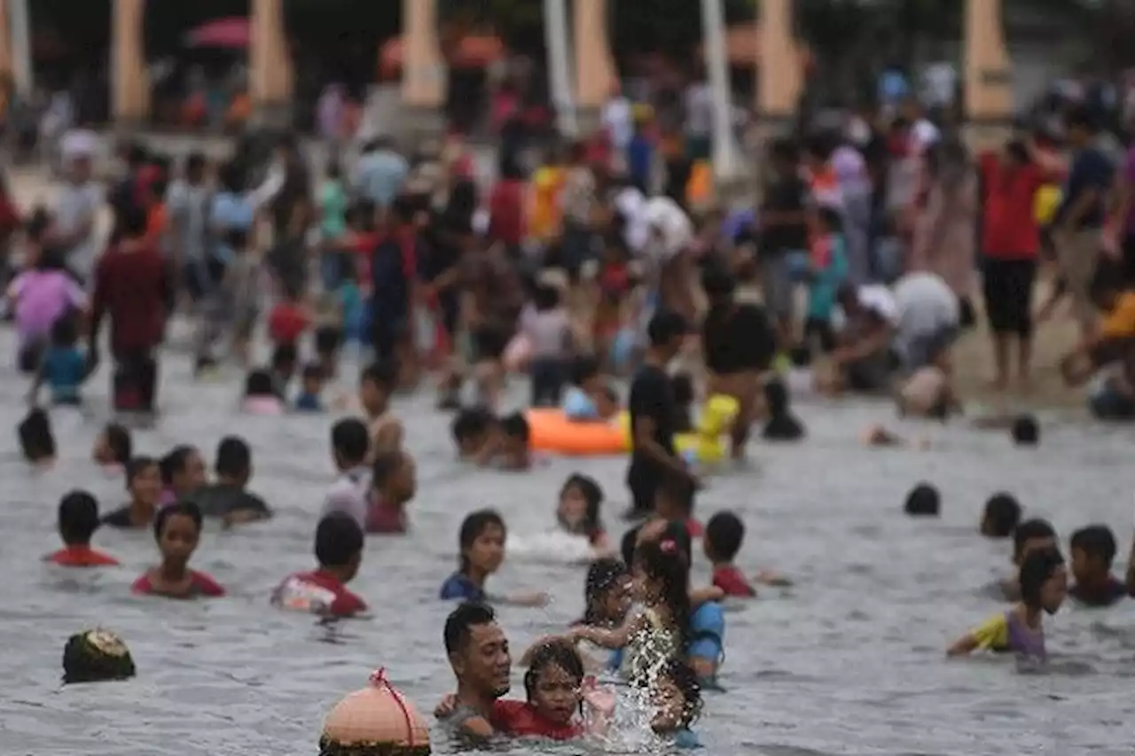 Libur Natal, Kawasan Wisata Ancol Dipadati Puluhan Ribu Wisatawan