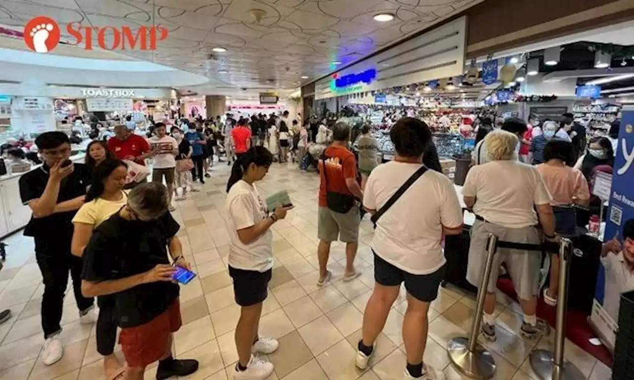 Long queues for Christmas orders at Cold Storage outlets on eve of holiday: 'What a nightmare'