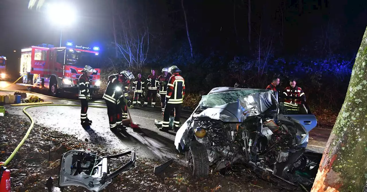 Auto ist Totalschaden: Vier schwer verletzte Autoinsassen nach Verkehrsunfall in Saarbrücken