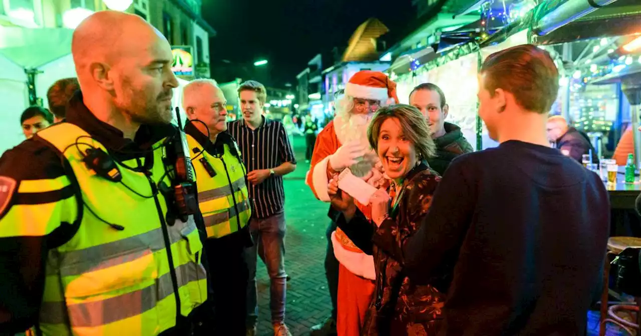 Kerstmiddag in Hengelo door ogen van politie: ‘Is nu veel minder heftig dan vroeger’