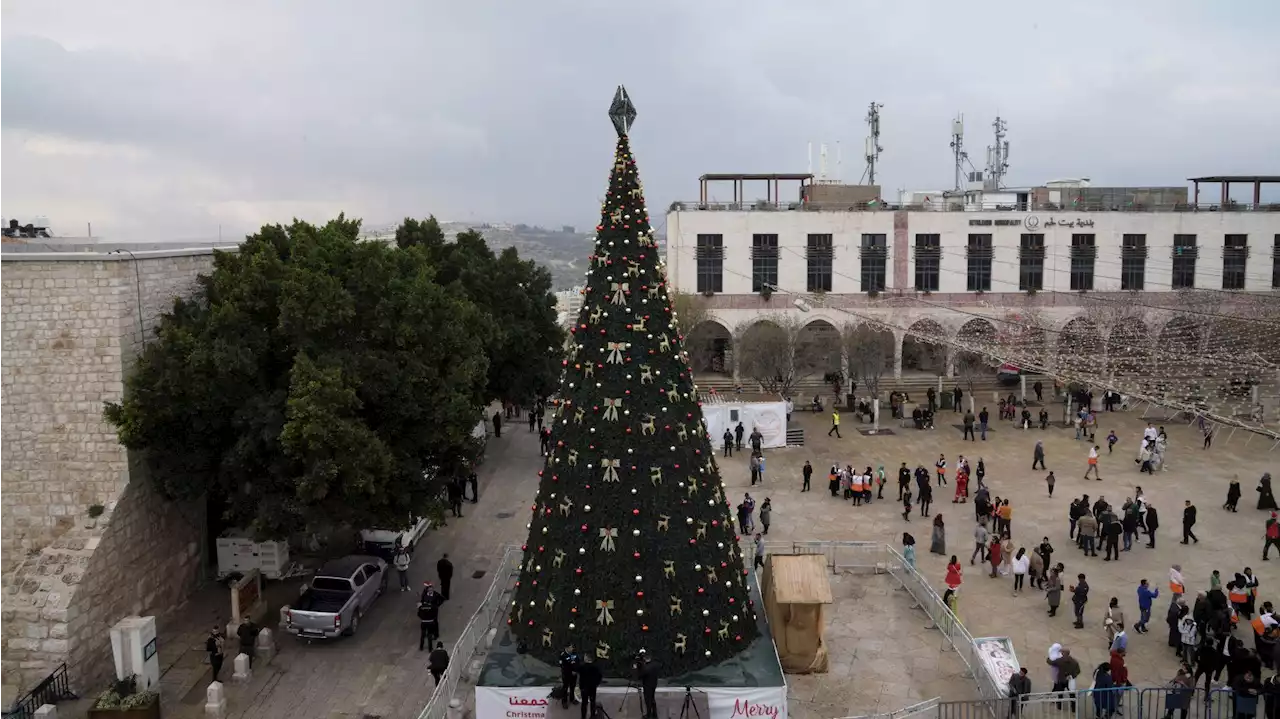 Bethlehem celebration lifts spirits; pope has reminder for Christians; Santas surfing in frigid Florida. Christmas coverage around the world.