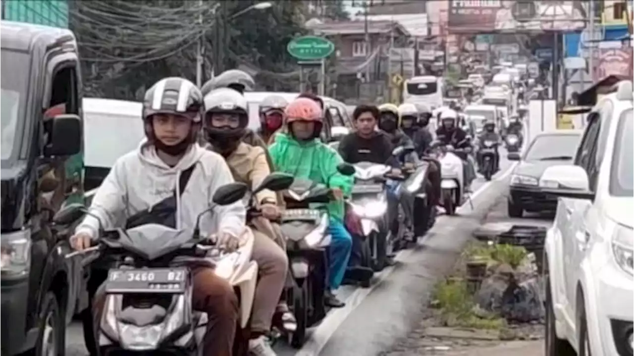 Urai Kemacetan, Polisi Berlakukan One Way Jalur Puncak Arah Jakarta