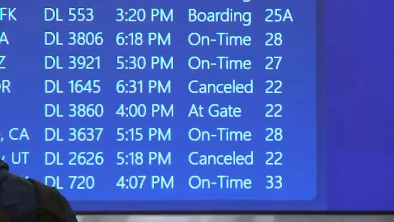 Flight cancellations topped 2,800 on Christmas Day