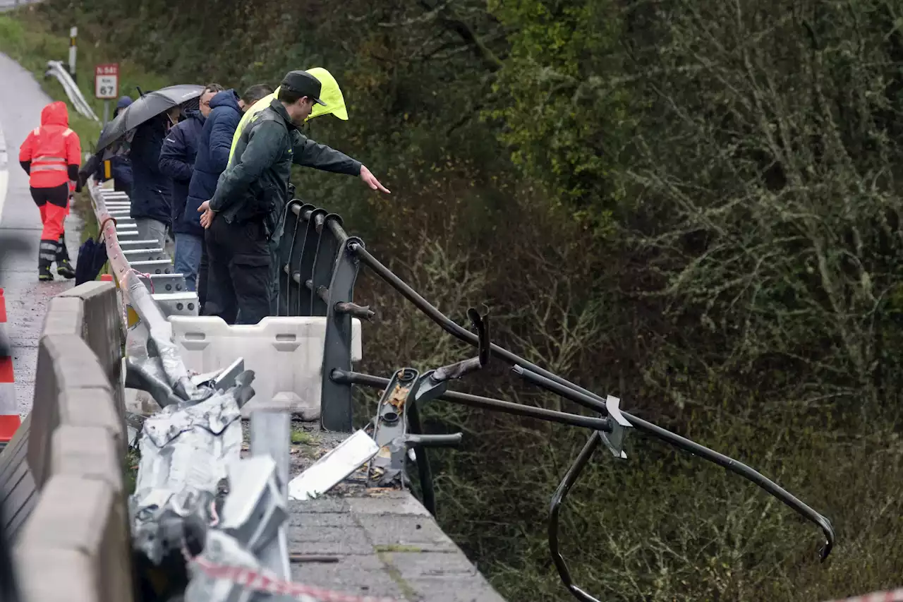 7th body discovered after bus plunged into Spanish river