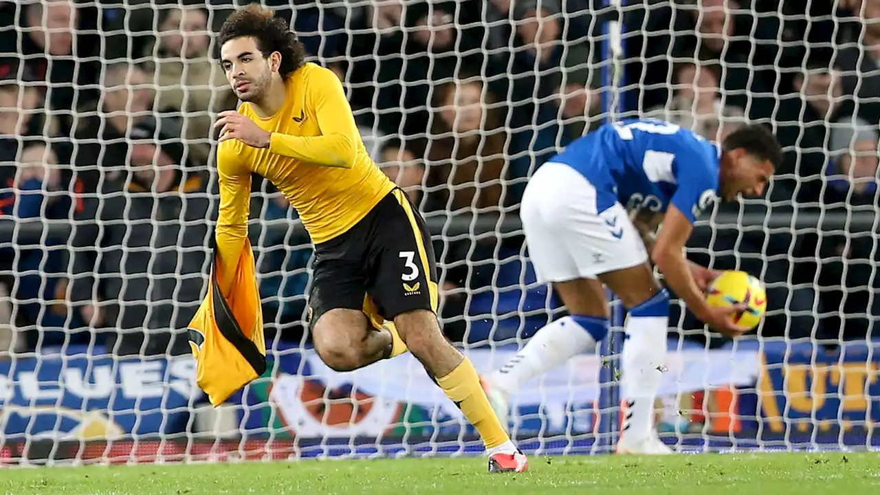 Everton booing returns as Wolves snatch a win handed to them on a plate