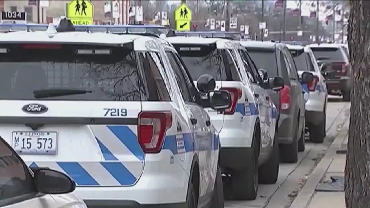 Christmas weekend violence: 2 killed, 11 wounded by gunfire in Chicago