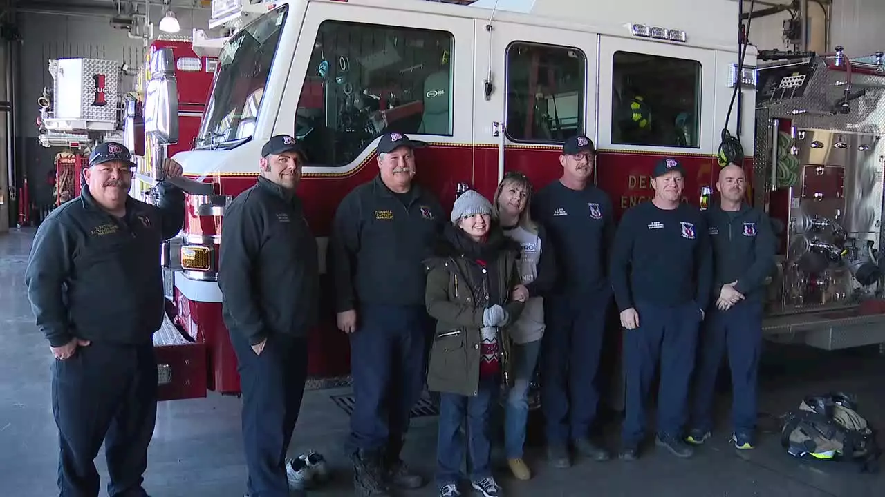 Group brings meals to hundreds of North Texas first responders working on Christmas