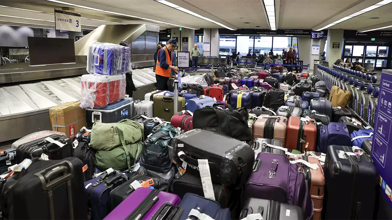 More than 2,300 flights canceled across US on Christmas day amid brutal winter storm