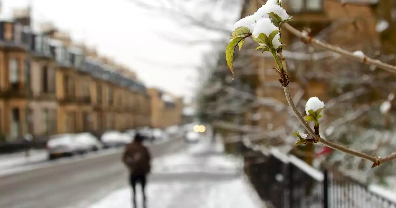 Glasgow hit with weather warning for snow and ice and flood alert on Boxing Day