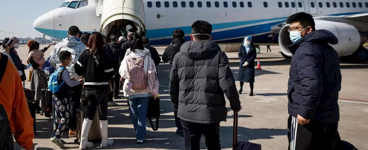 Il Covid aumenta, ma la Cina allenta ancora: dall'8 gennaio basta un tampone negativo per entrare